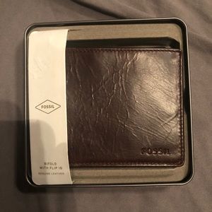 NWT Fossil Leather Wallet